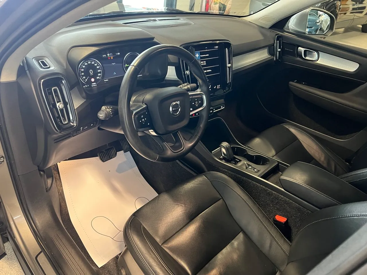 Vehicle image 16