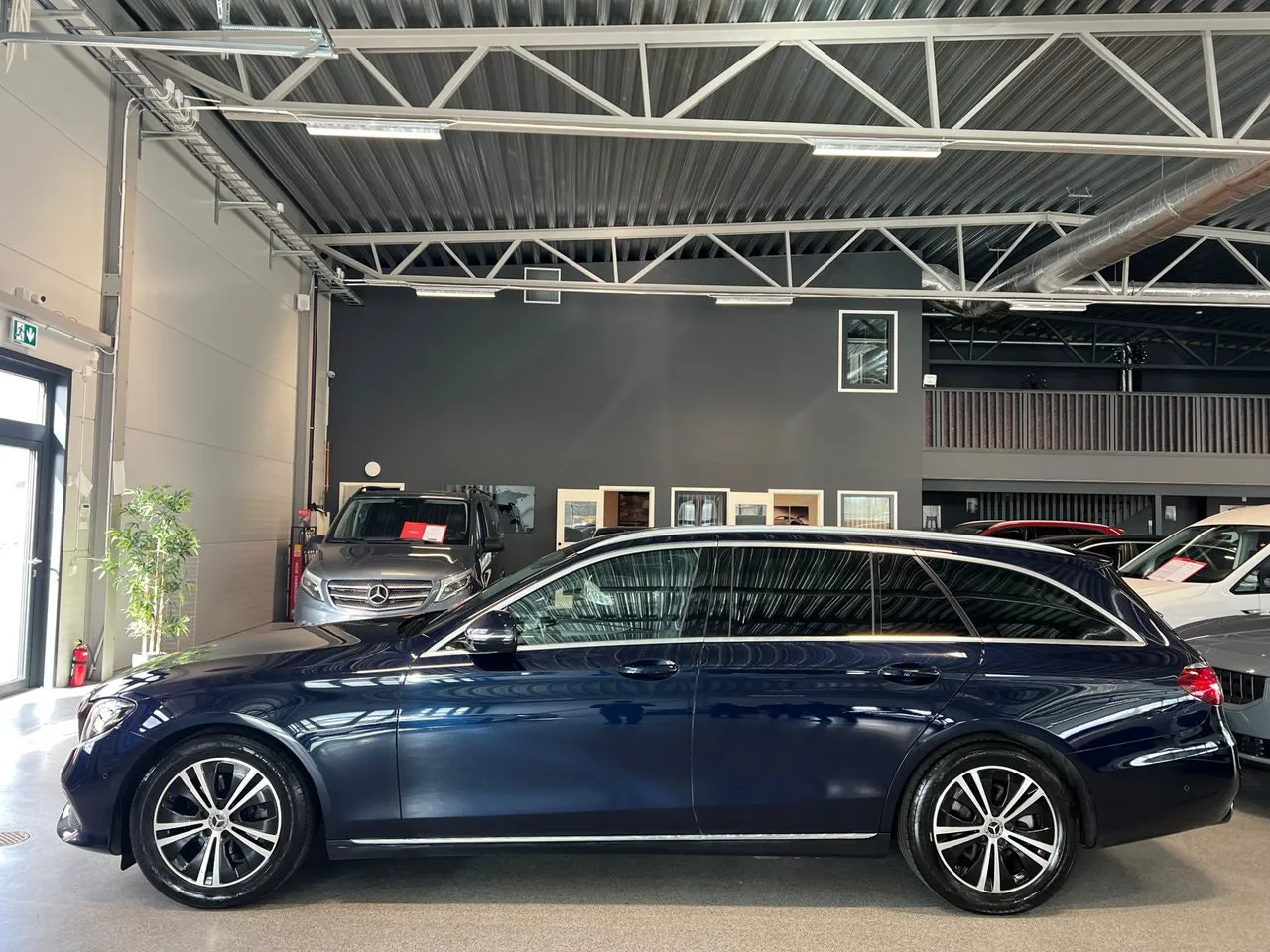 Vehicle image 6
