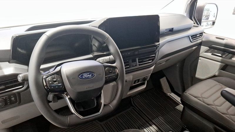 Ford Tourneo Custom bild 4