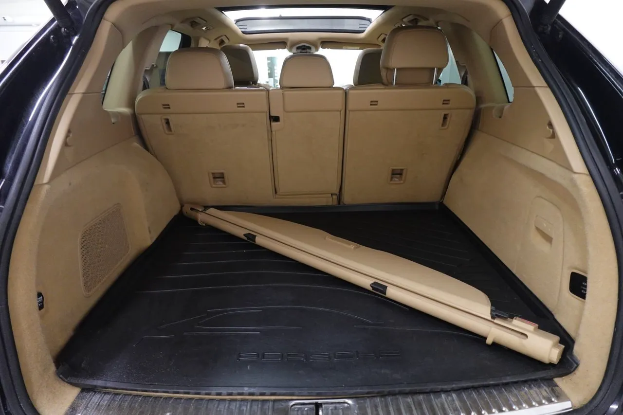 Vehicle image 18