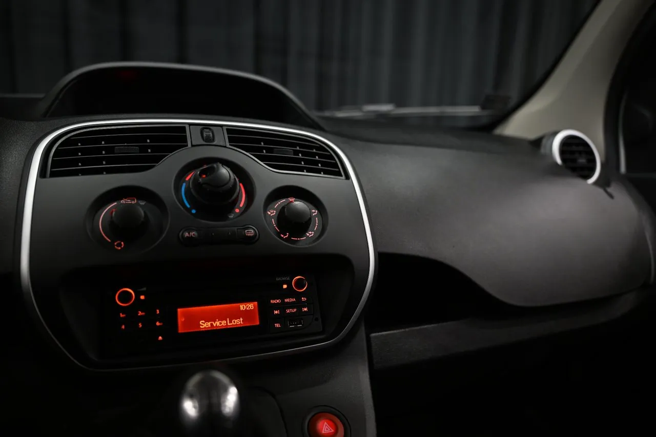 Vehicle image 25