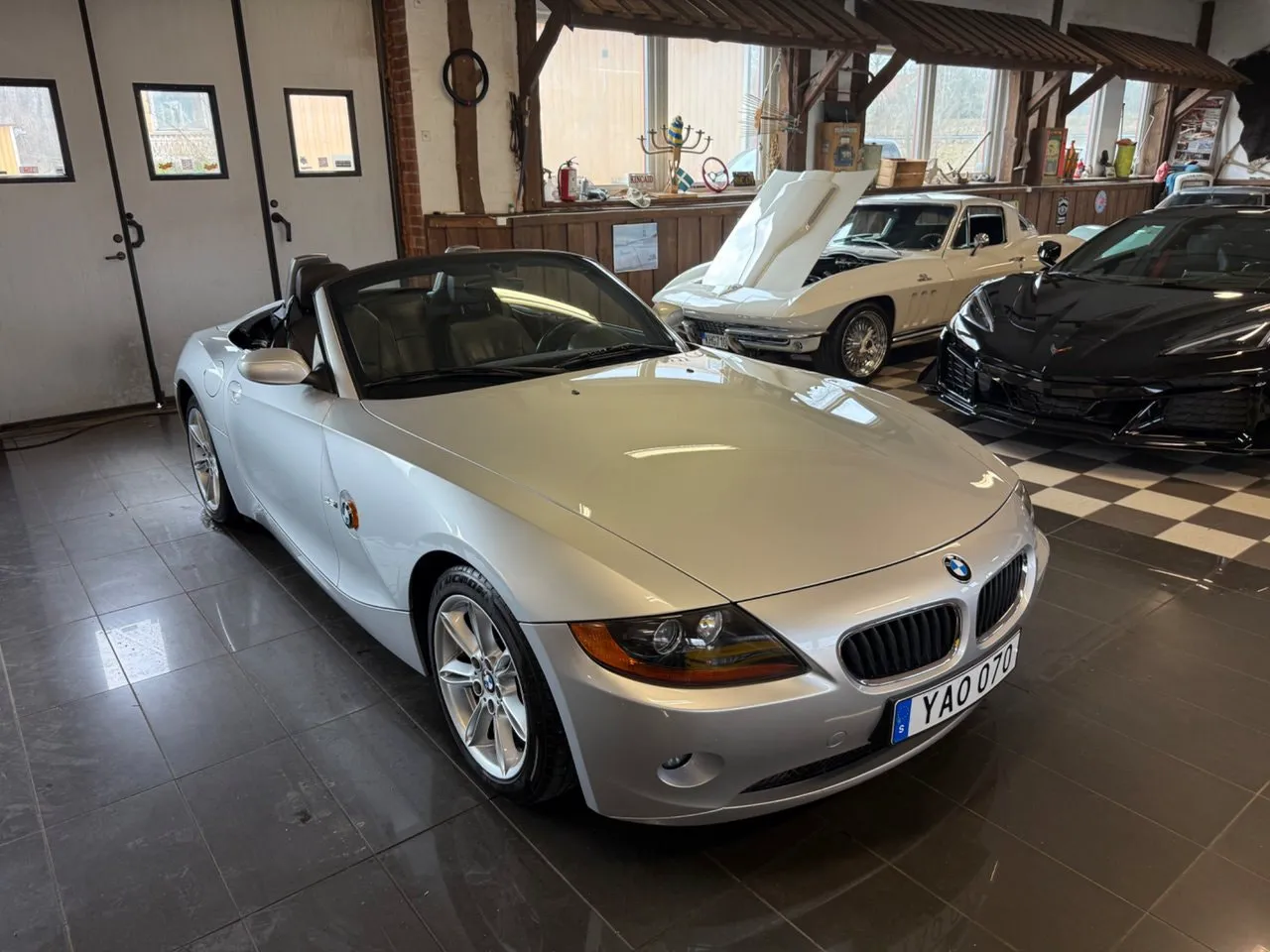 Vehicle image 15
