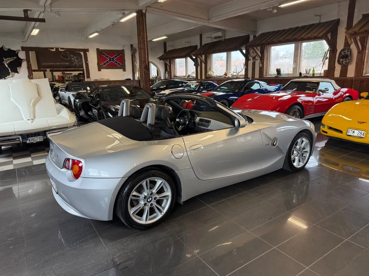 Vehicle image 12