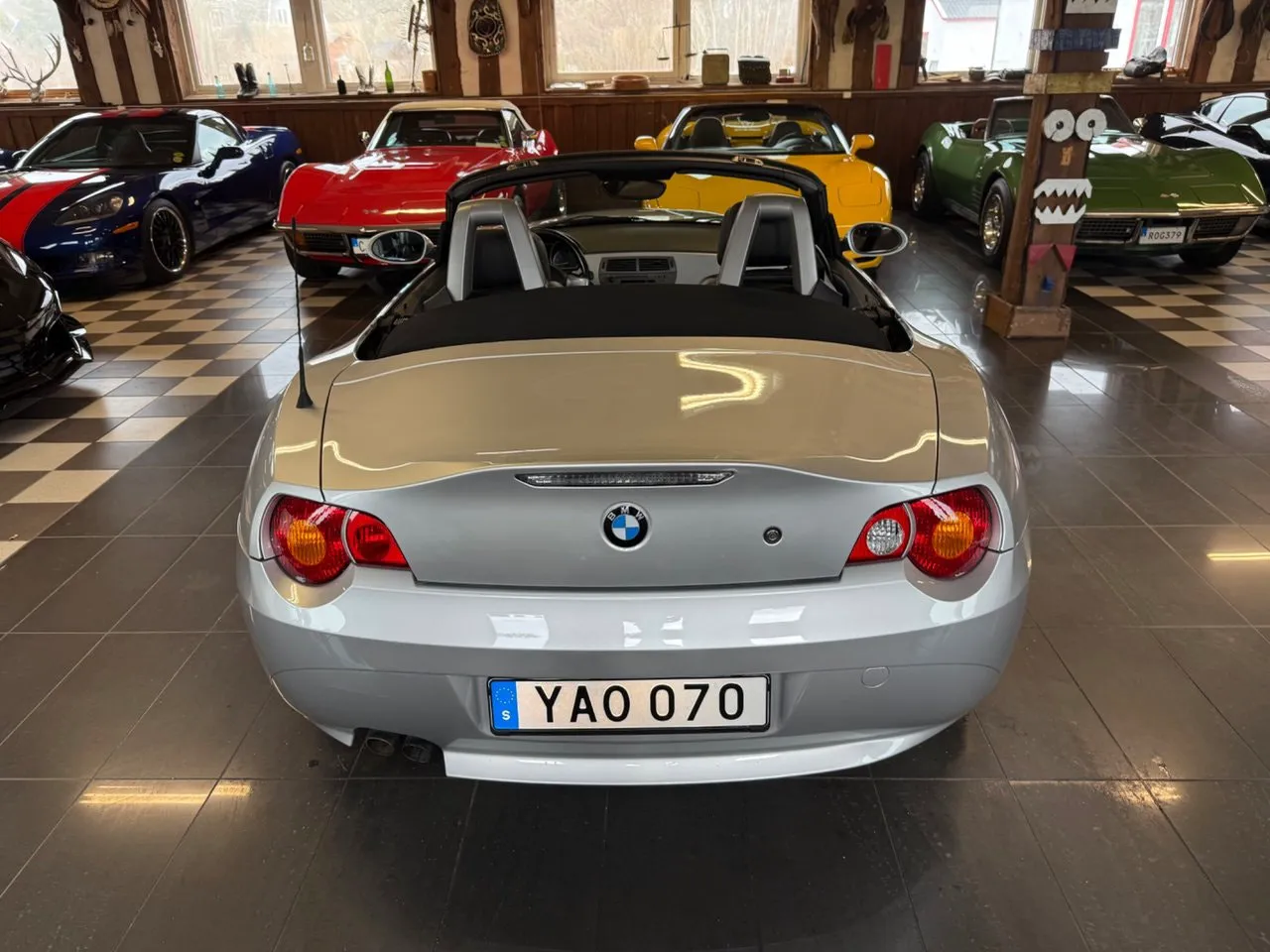 Vehicle image 11