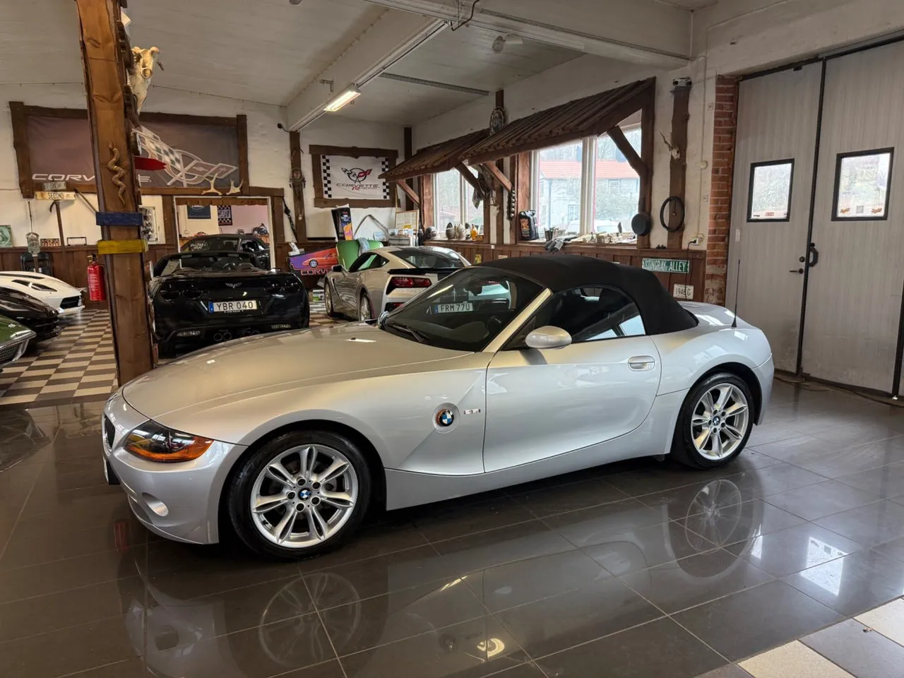 Vehicle image 19
