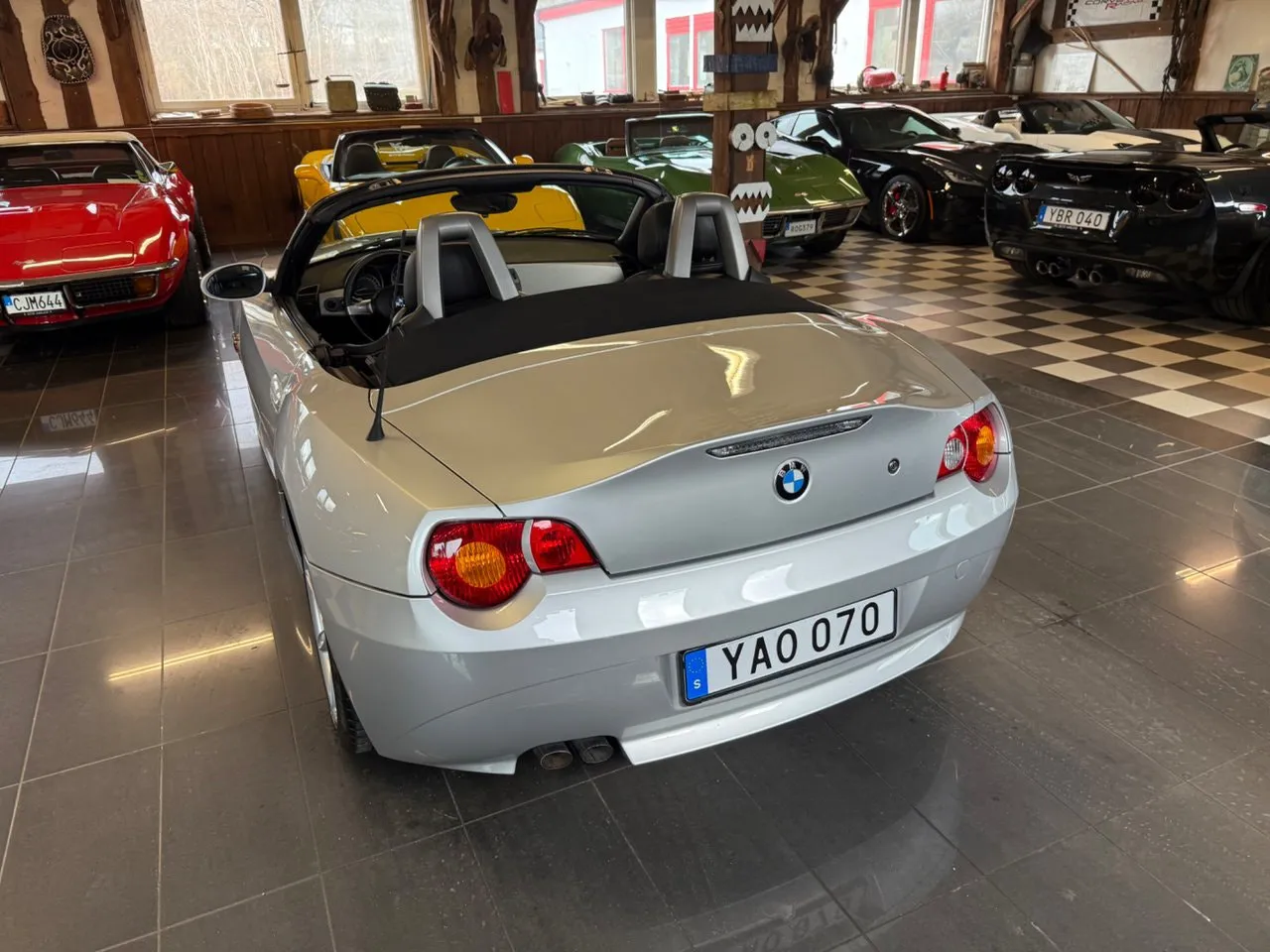 Vehicle image 10