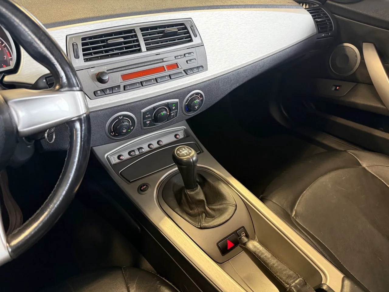 Vehicle image 27