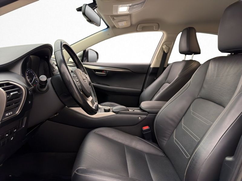 Lexus NX bild 11