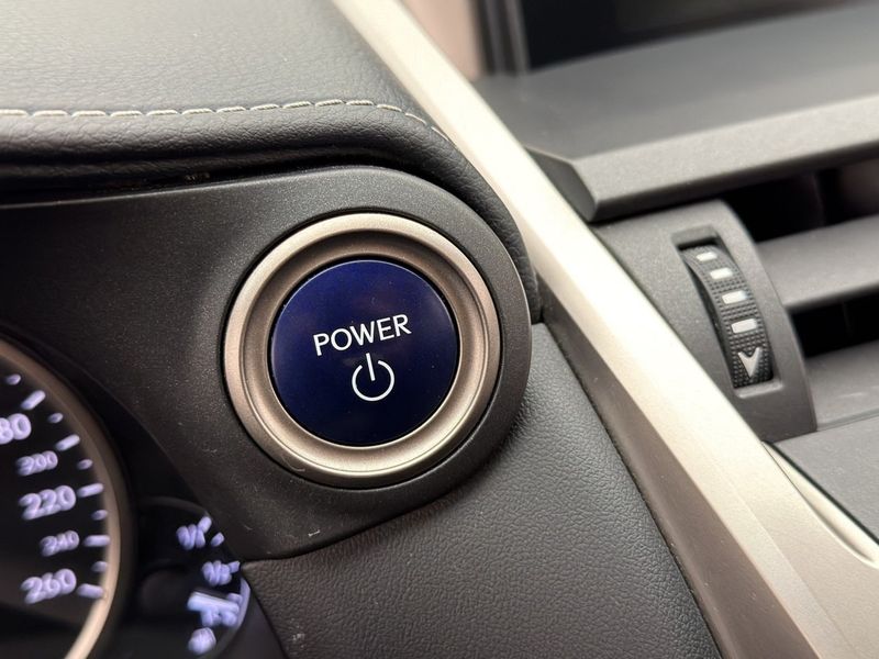 Lexus NX bild 21
