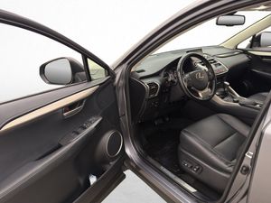 Lexus NX bild 12