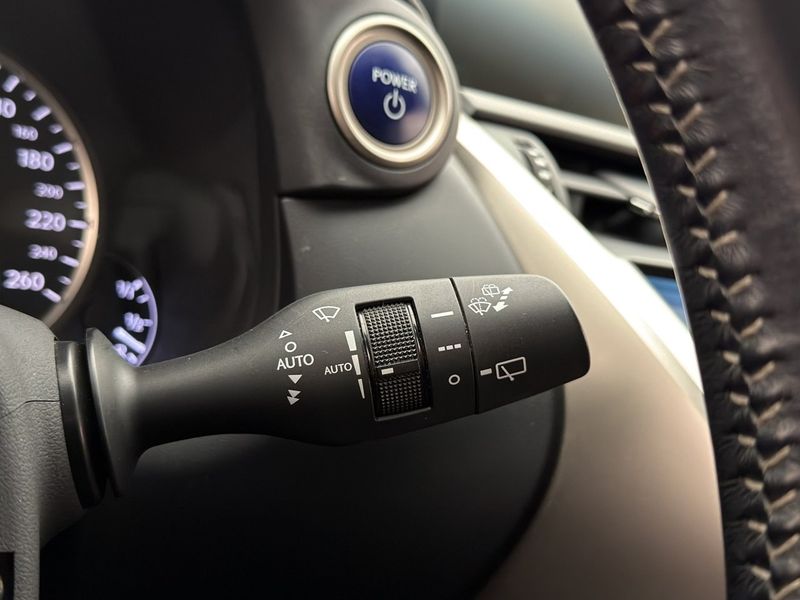 Lexus NX bild 19