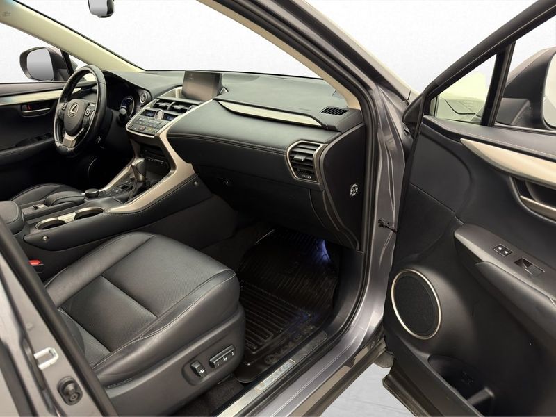 Lexus NX bild 29