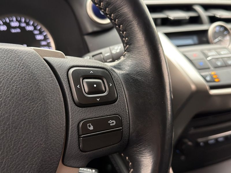 Lexus NX bild 18