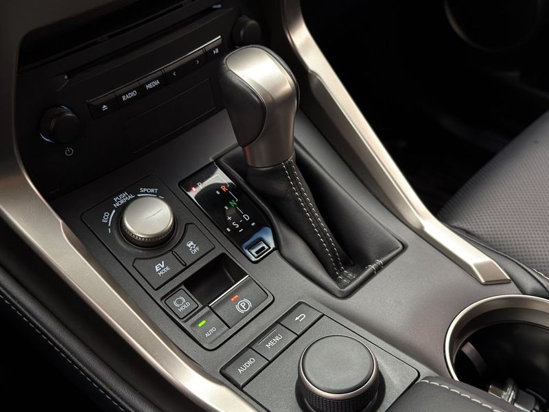 Lexus NX bild 27