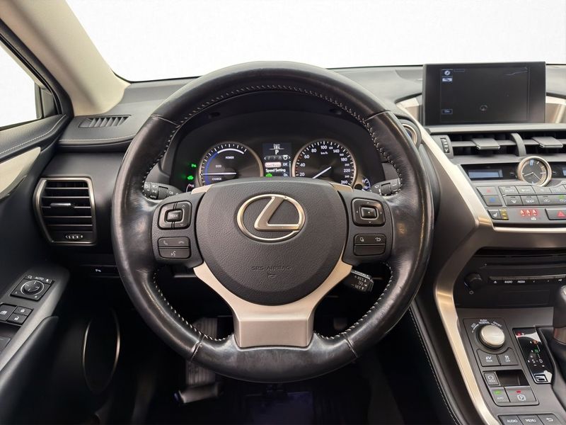 Lexus NX bild 14