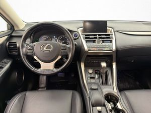 Lexus NX bild 13