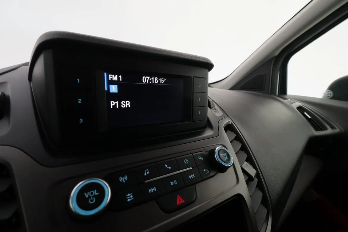 Vehicle image 16