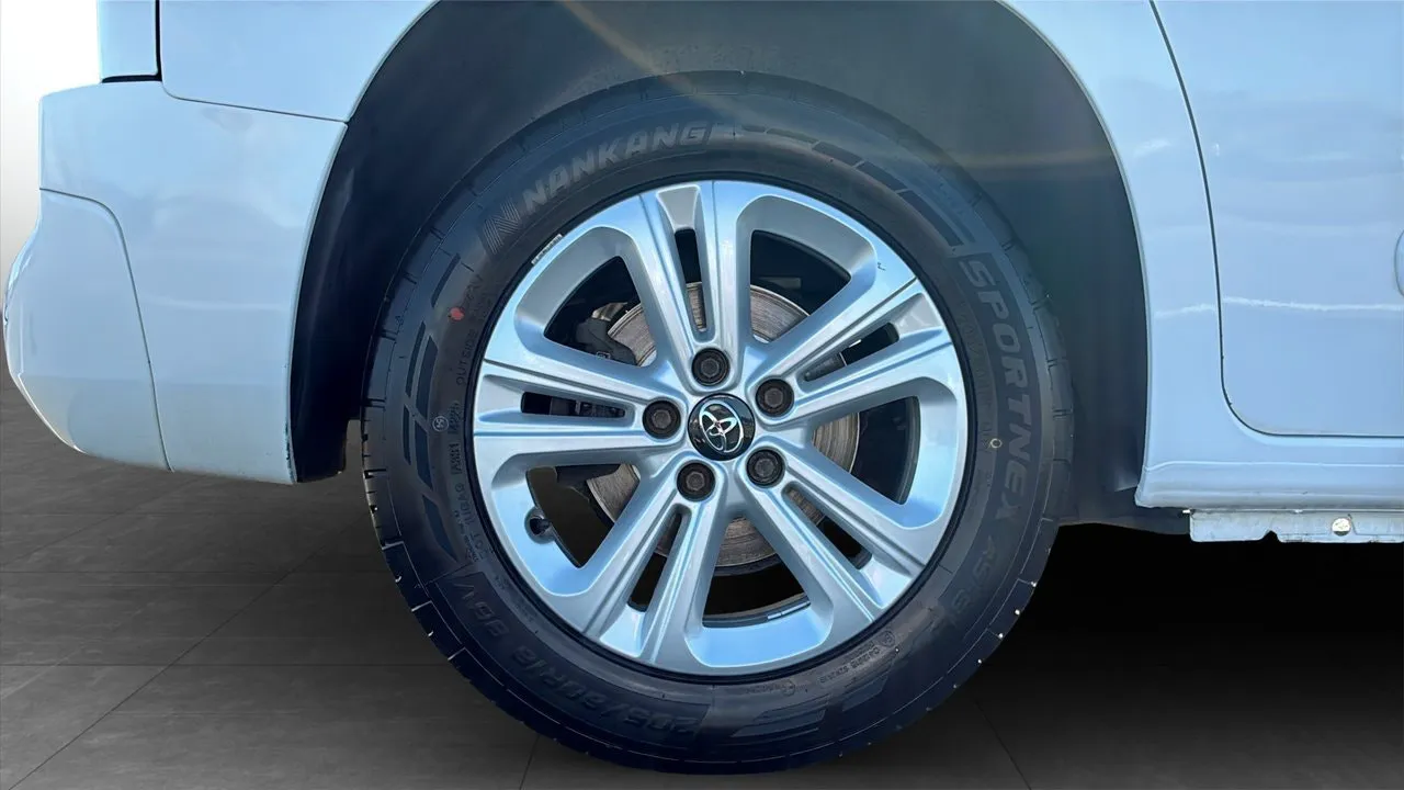Vehicle image 8