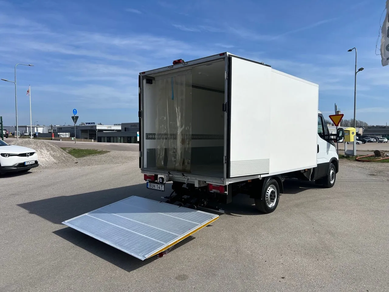 Vehicle image 9
