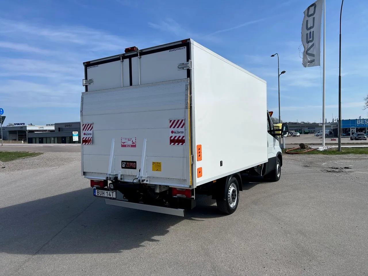 Vehicle image 28