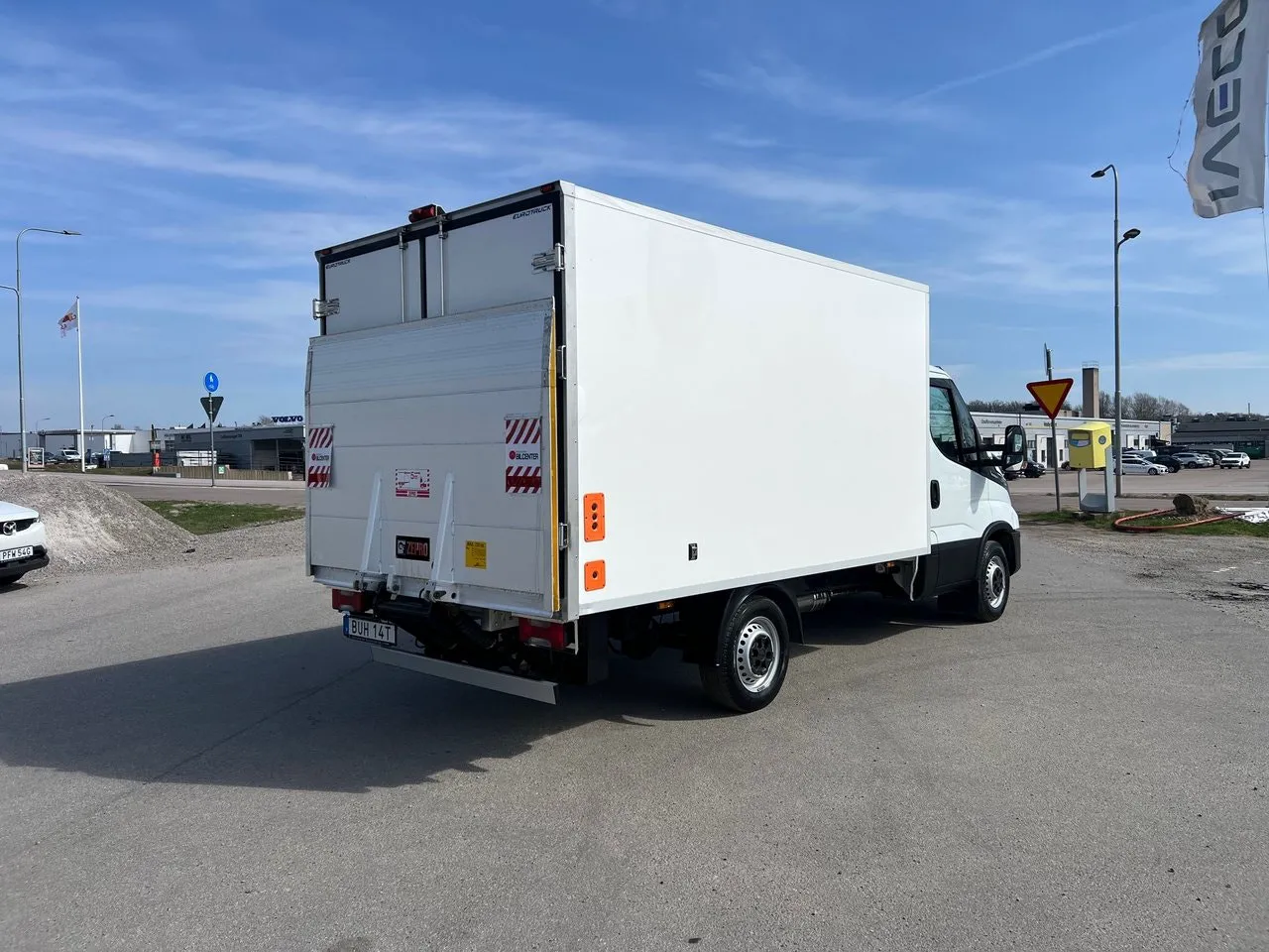 Vehicle image 7
