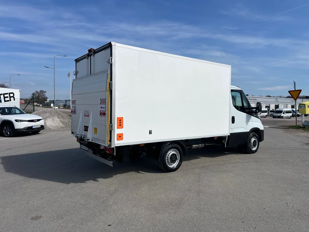 Vehicle image 26