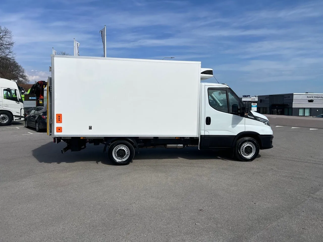 Vehicle image 23