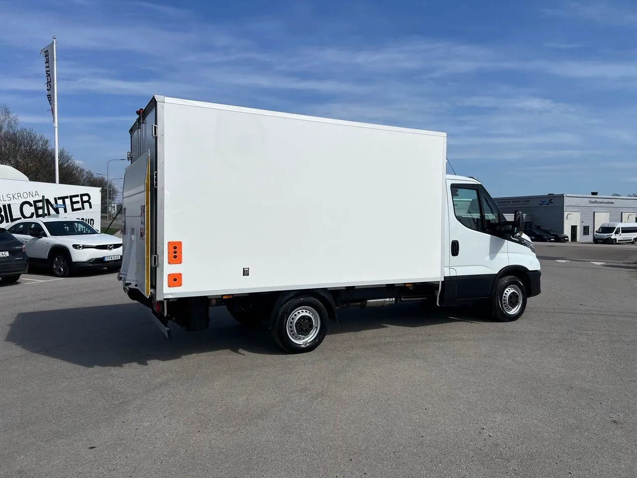 Vehicle image 25