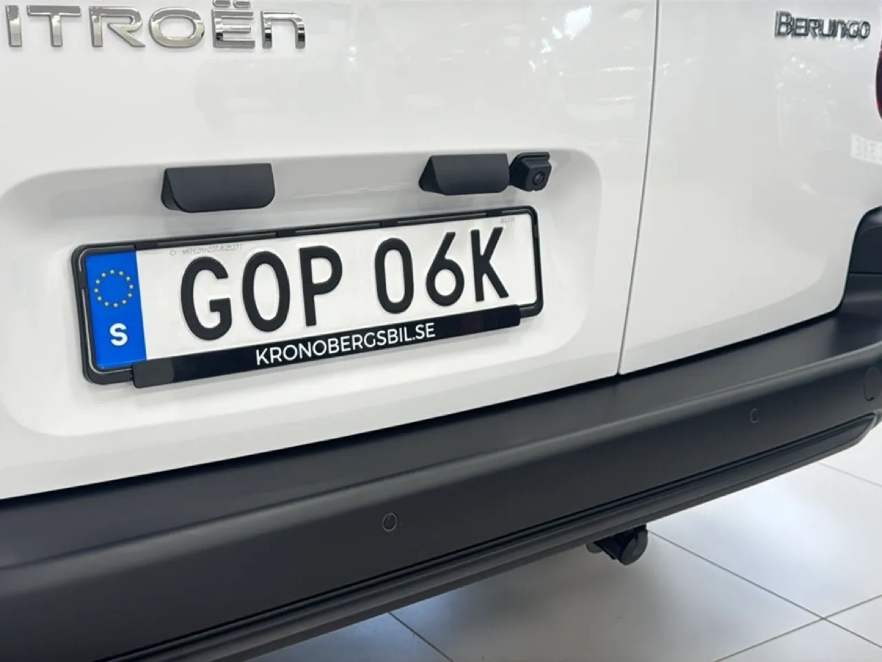 Vehicle image 14