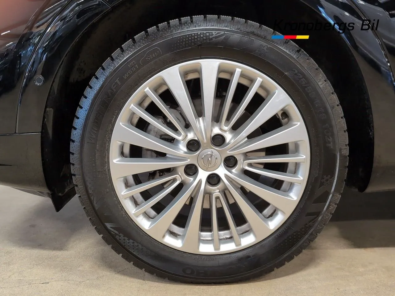 Vehicle image 15