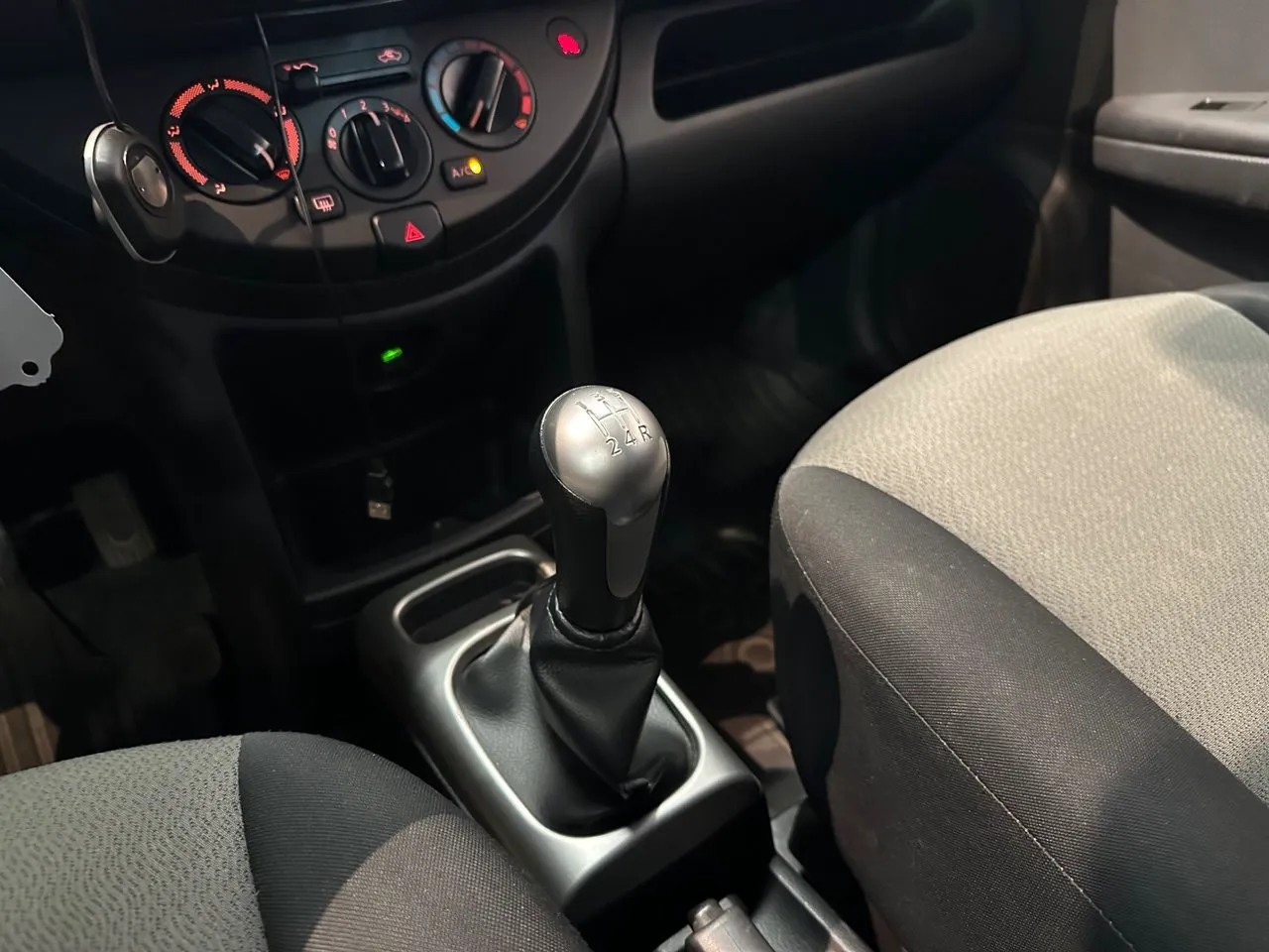 Vehicle image 14