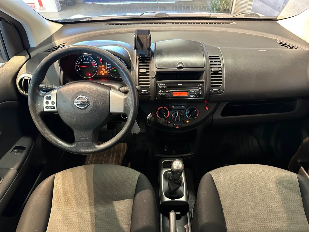 Vehicle image 10