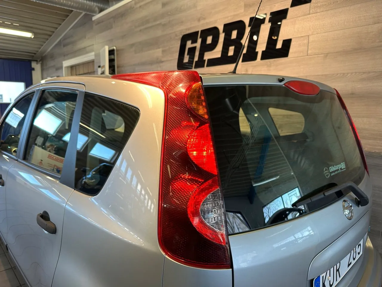 Vehicle image 18