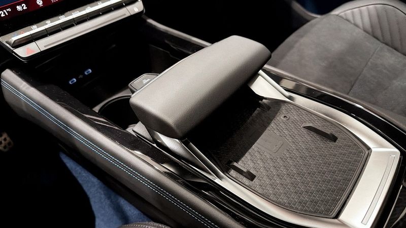 Renault Rafale bild 20