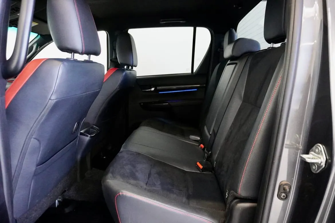 Vehicle image 18