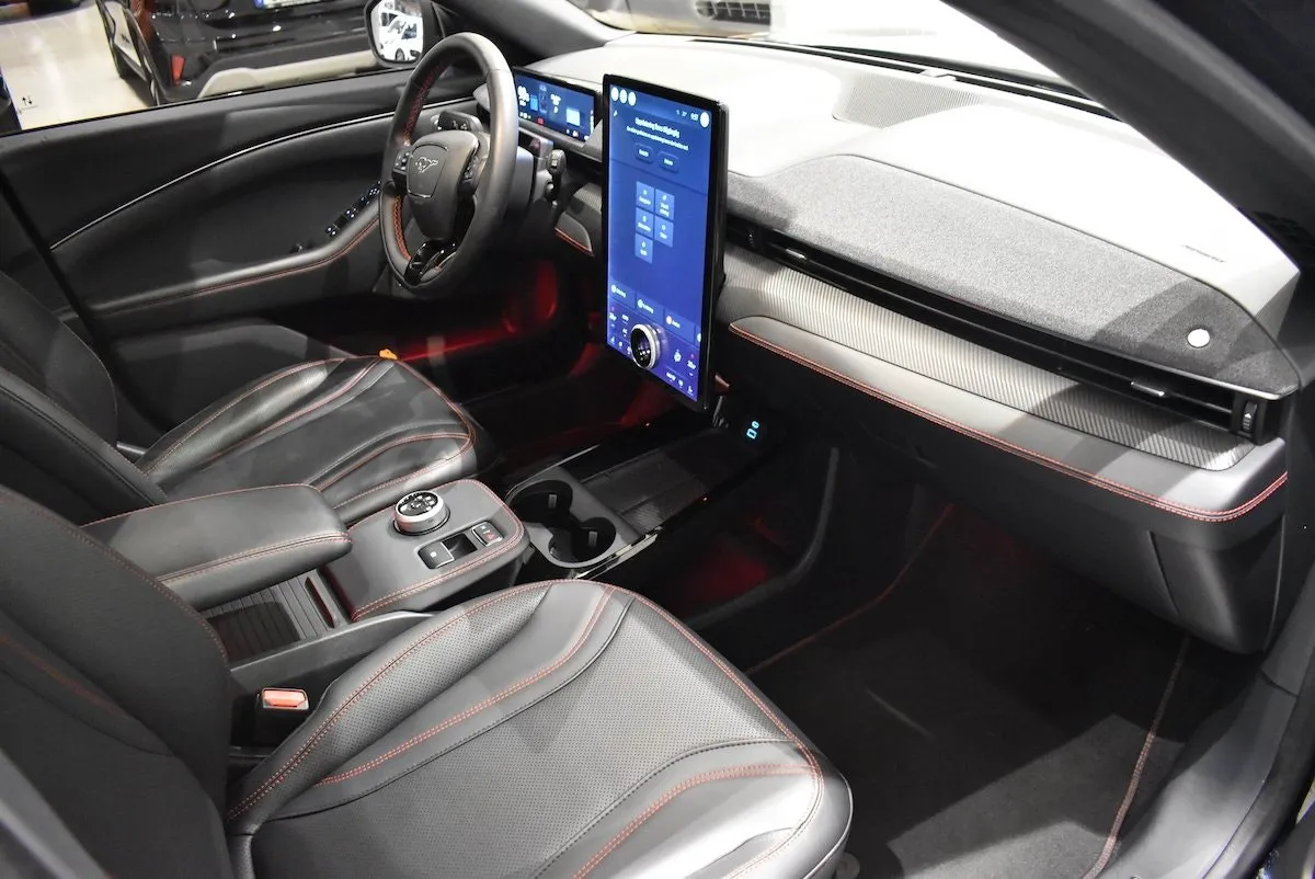 Vehicle image 9