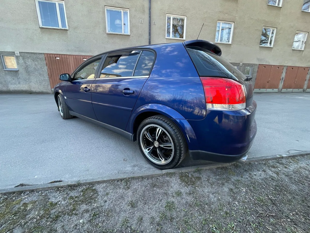 Vehicle image 4
