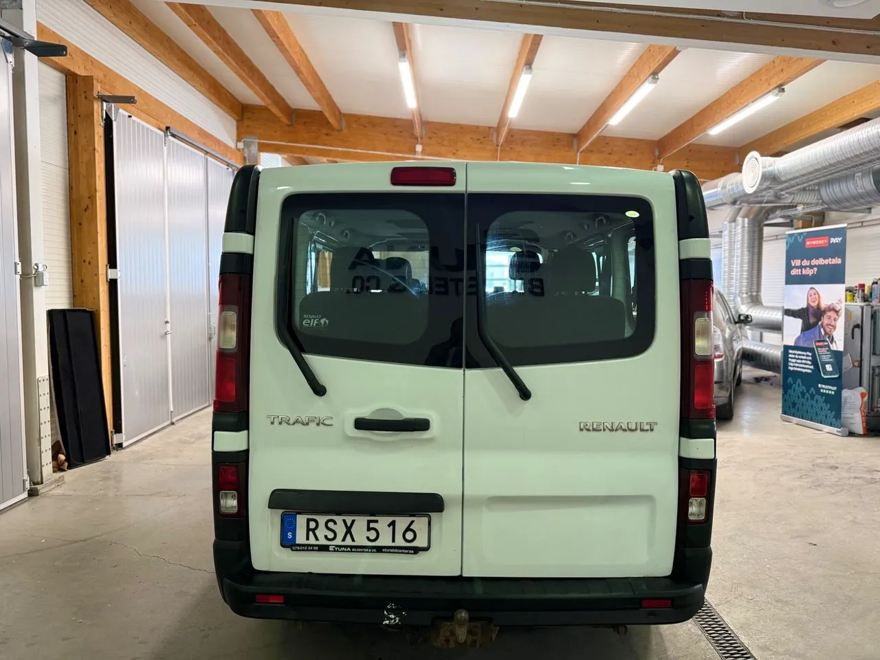 Vehicle image 16
