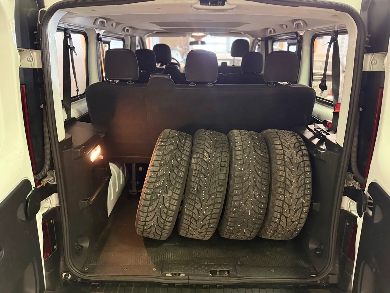 Vehicle image 17