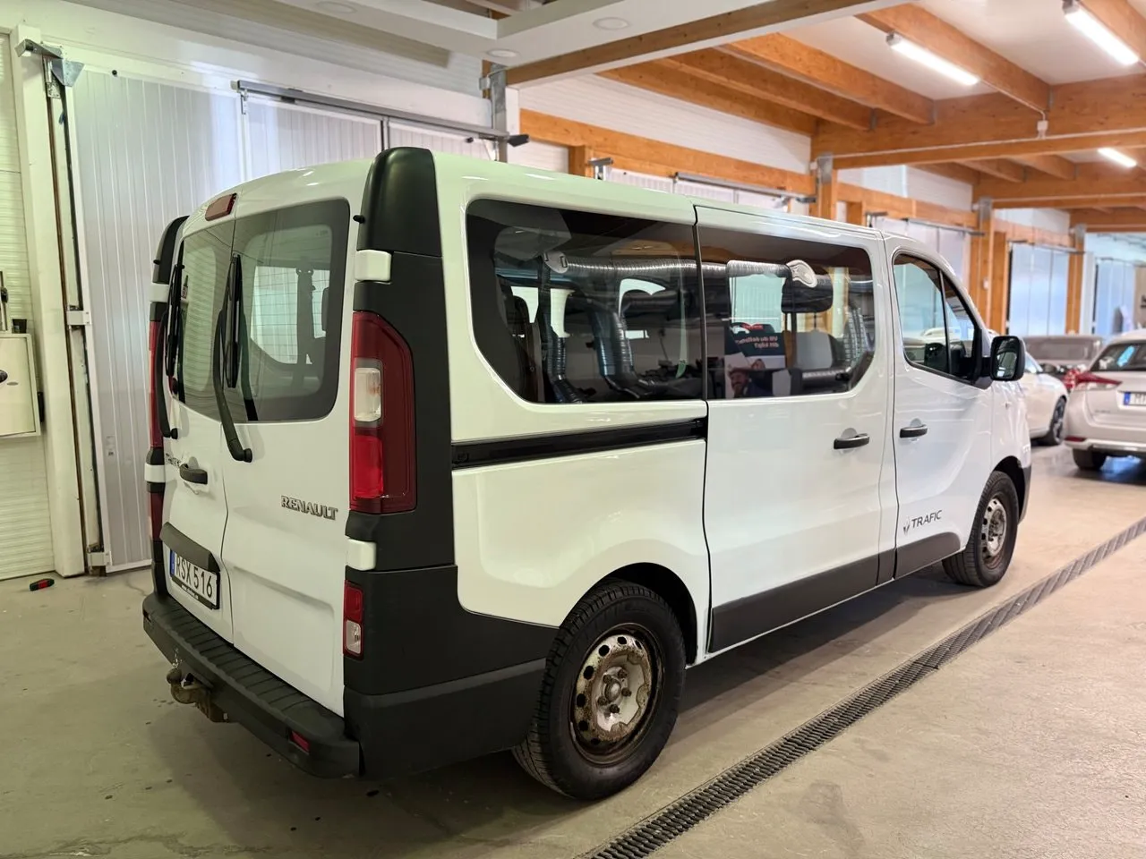 Vehicle image 15