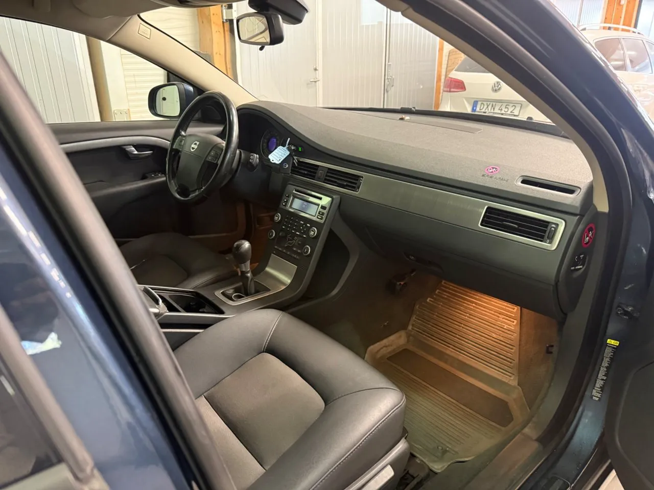 Vehicle image 14