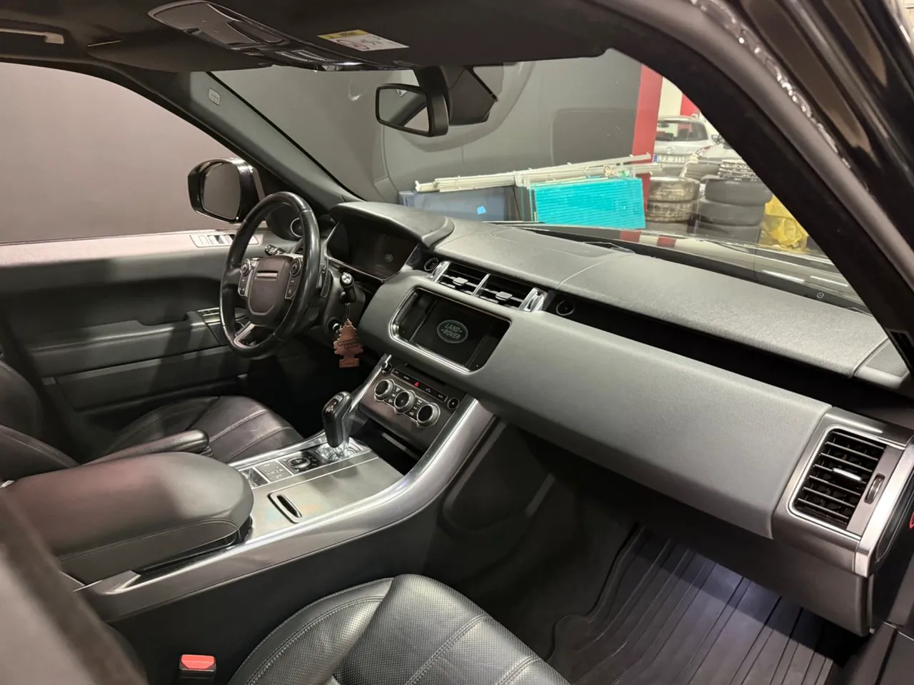 Vehicle image 17