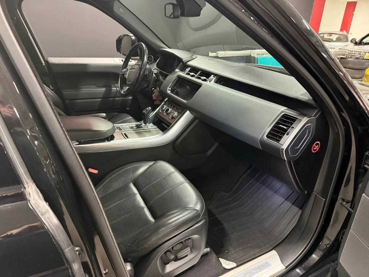 Vehicle image 16
