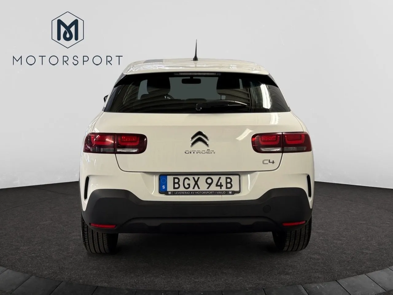 Vehicle image 6