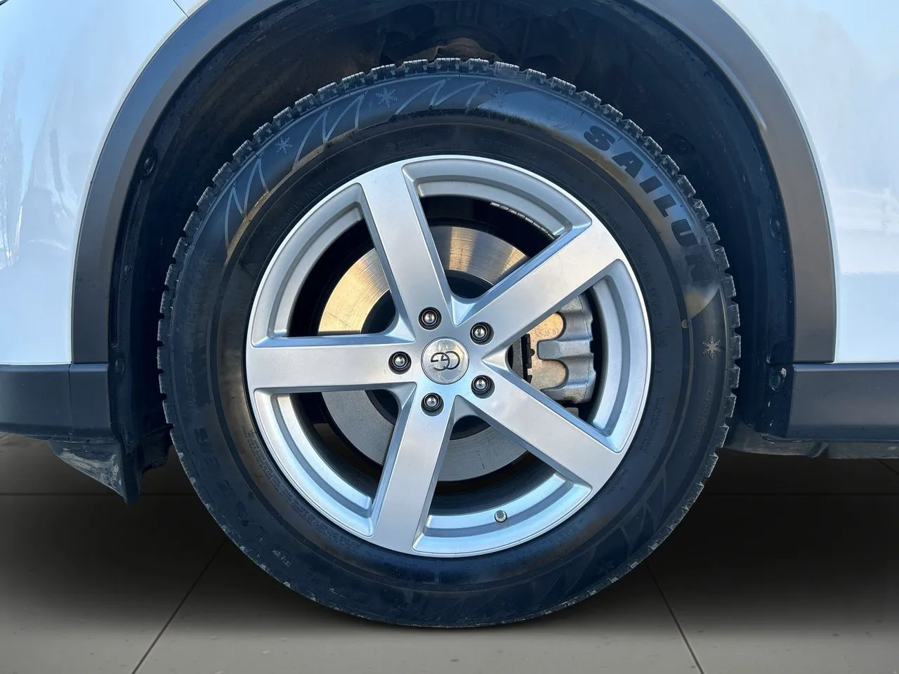 Vehicle image 13