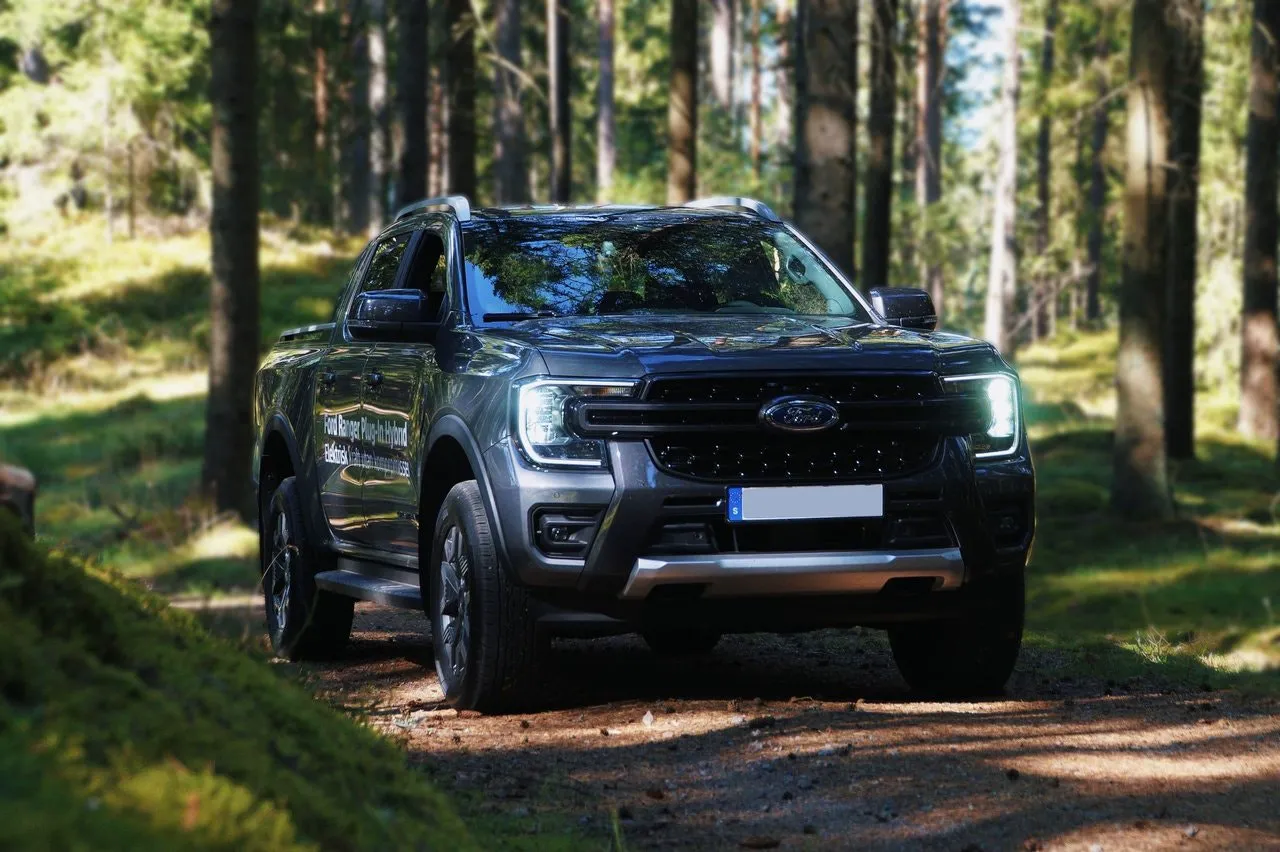 Vehicle image 6