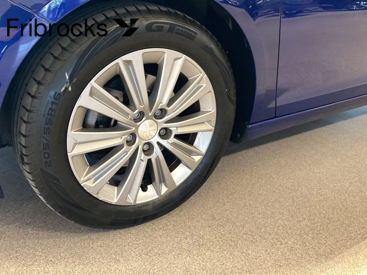 Vehicle image 16