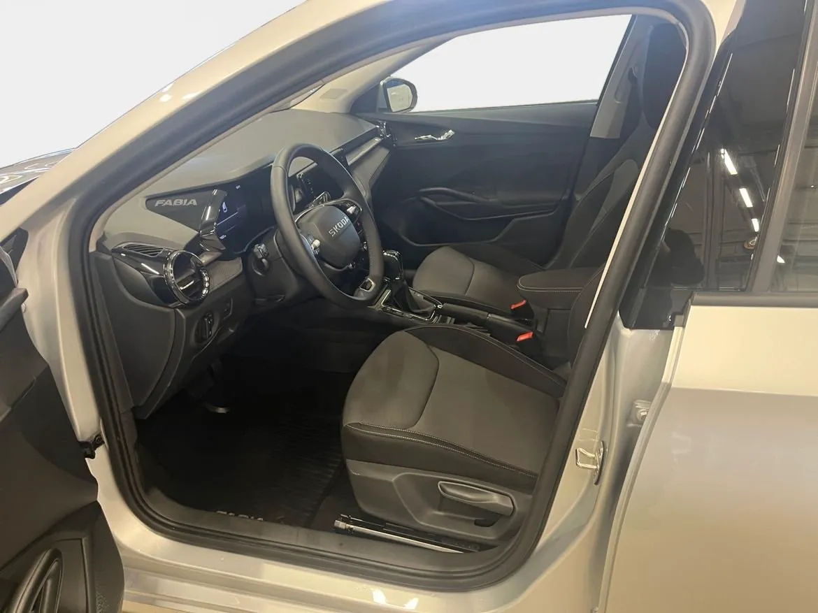 Vehicle image 8