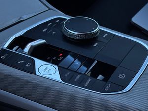 BMW 330 bild 19