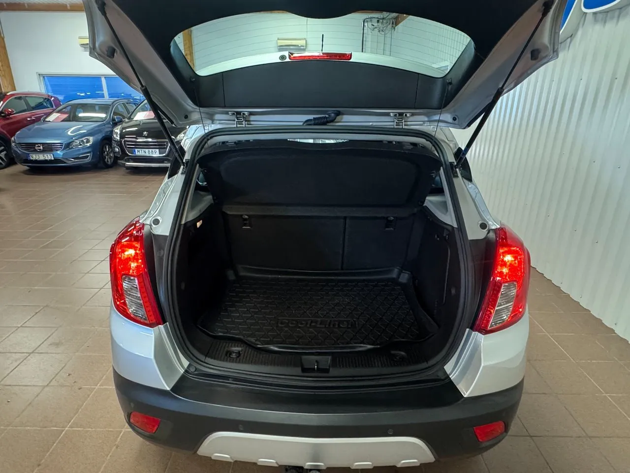 Vehicle image 8